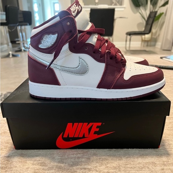 Jordan Shoes - AJ1 Bordeaux Retros